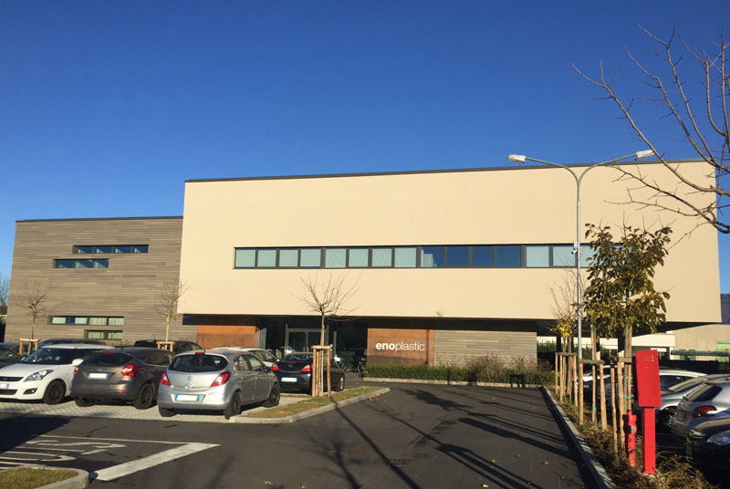 ALMiG client de référence - Bâtiment d'entreprise Enoplastic